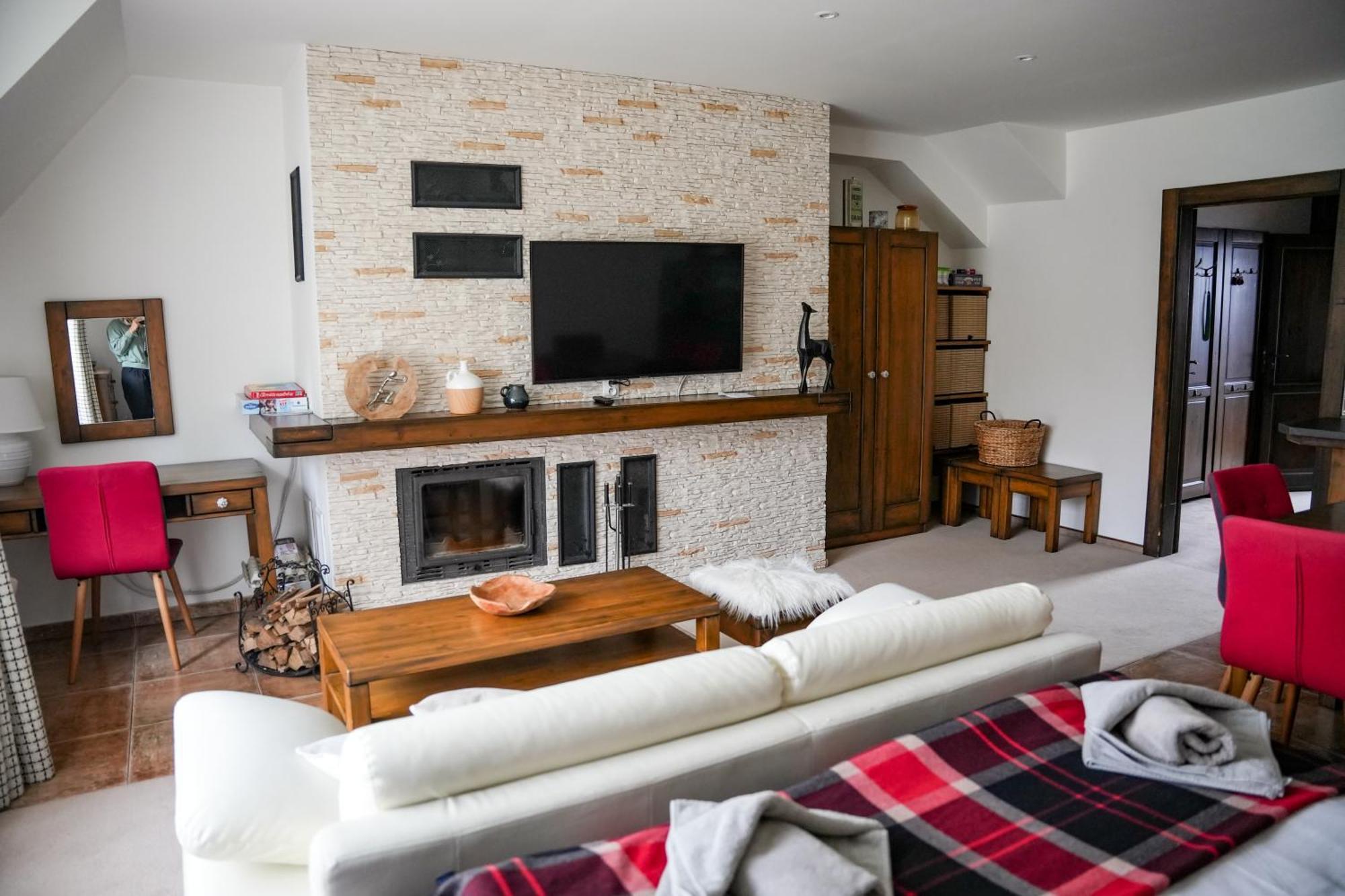 Family Apartment In ตาตรันสกา ลอมนีจา ภายนอก รูปภาพ